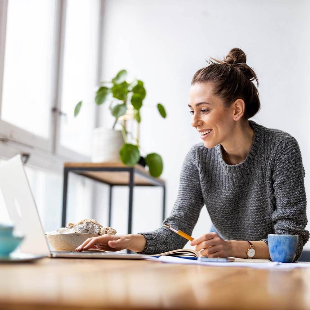 Adult woman on the computer